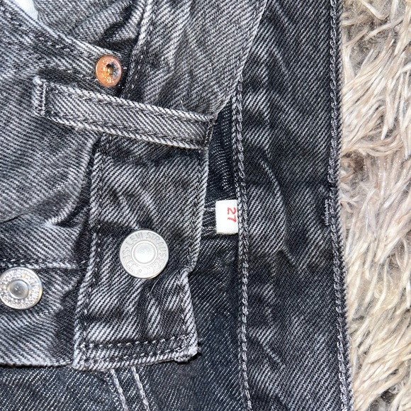 Levi’s - Picture 2 of 4